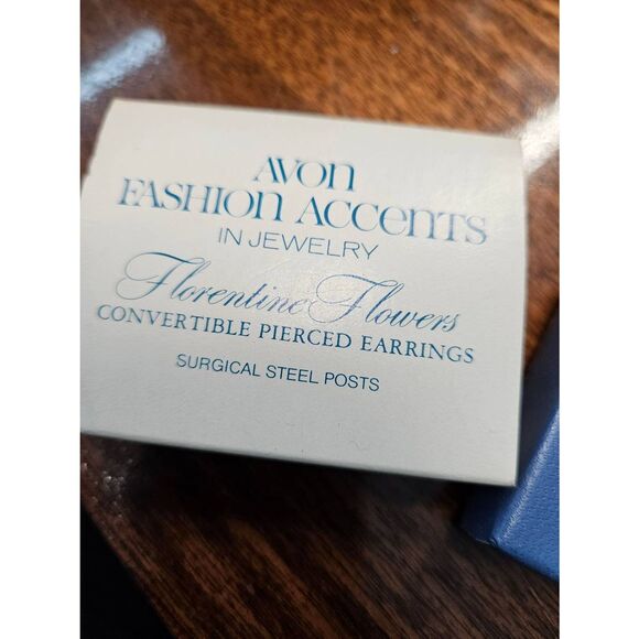 Avon Earrings Floral Dangle Vintage in Box - Picture 3 of 4